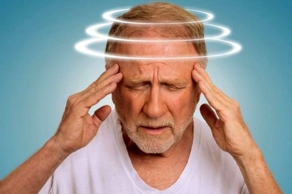 چرا دچار سردرد با تعریق زیاد می‌شویم؟